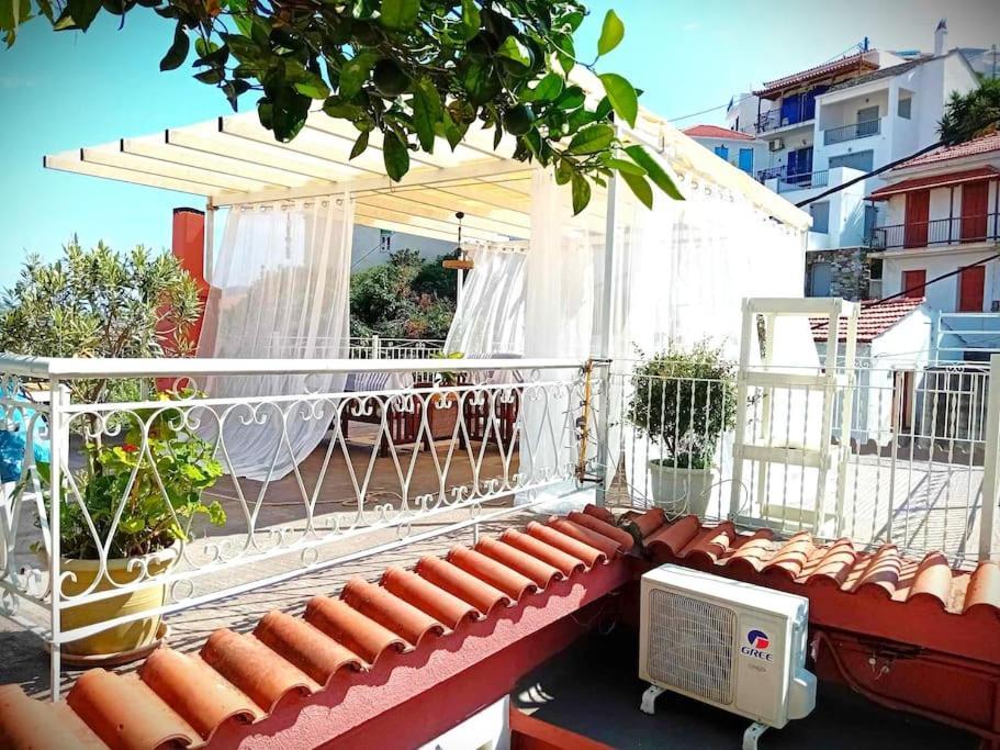 Villa Duka'S Gardenhouse à Skopelos Extérieur photo